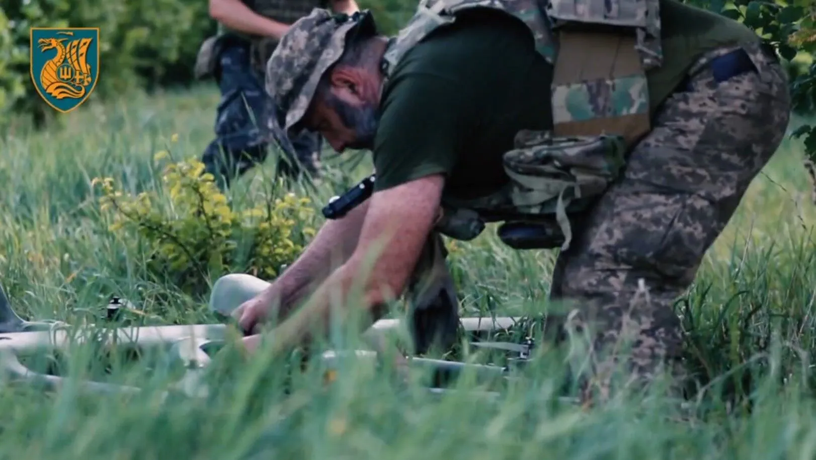 "Залетаем за шиворот врагу и наводим нужный калибр": защитники Украины показали, как работают по оккупантам. Видео