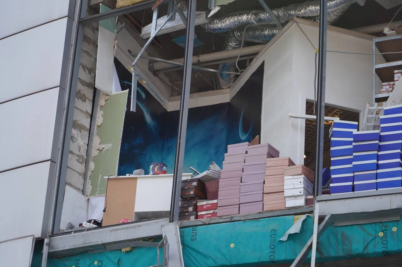 Окупанти вдарили по Дніпру, є руйнування: п'ять людей загинули, 53 поранені. Фото і відео