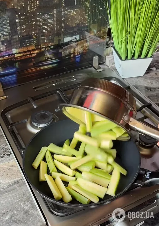 Як смачно посмажити кабачки на сковорідці: з часником і соєвим соусом