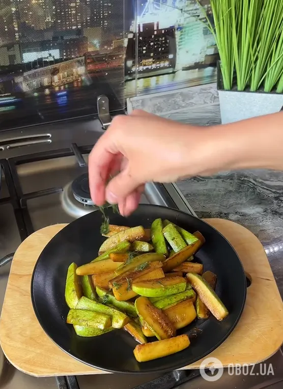 Как вкусно пожарить кабачки на сковороде: с чесноком и соевым соусом