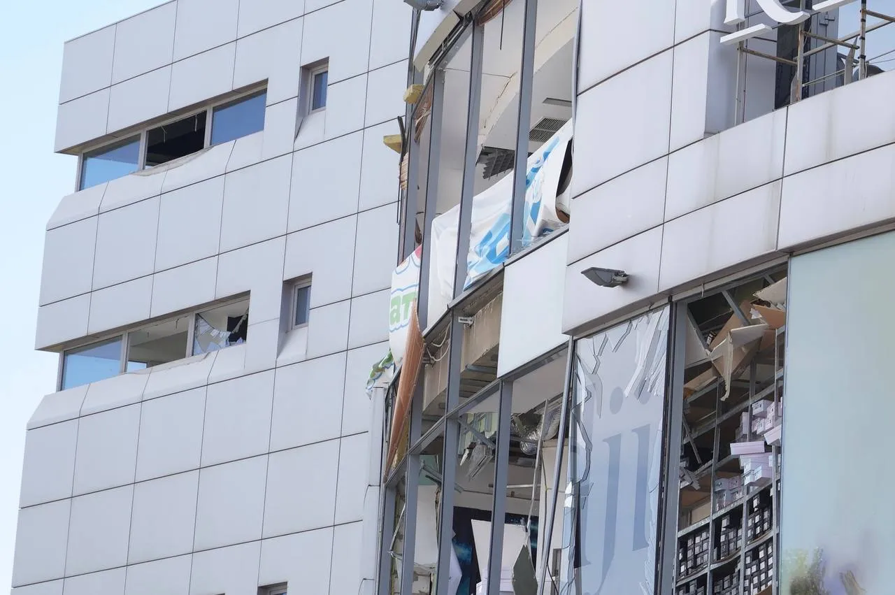 Оккупанты ударили по Днепру, есть разрушения: пять человек погибли, 53 ранены. Фото и видео