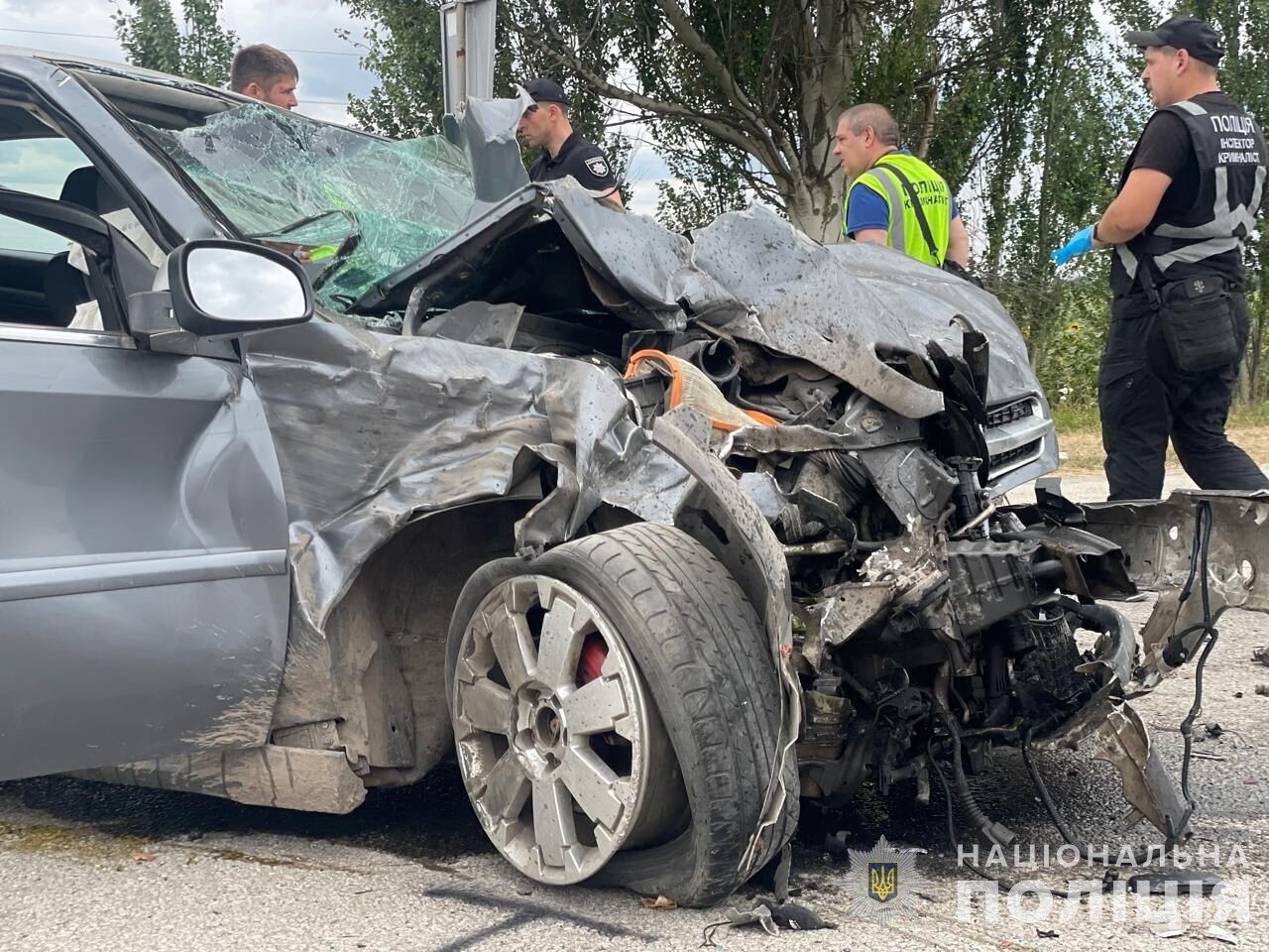 Водій не впорався з керуванням: у Запоріжжі сталася ДТП, є загиблі і постраждалі. Фото