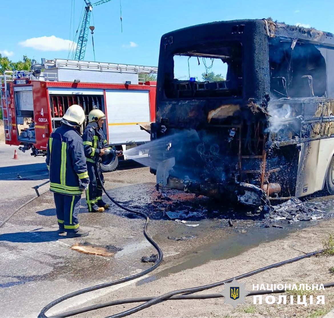 На Одещині рейсовий автобус зіткнувся з вантажівкою: постраждала 9-річна дитина. Фото