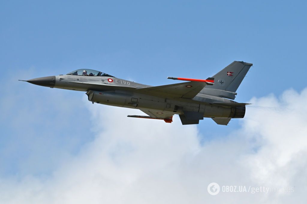 США вооружат украинские F-16 современным американским оружием: о каком количестве идет речь