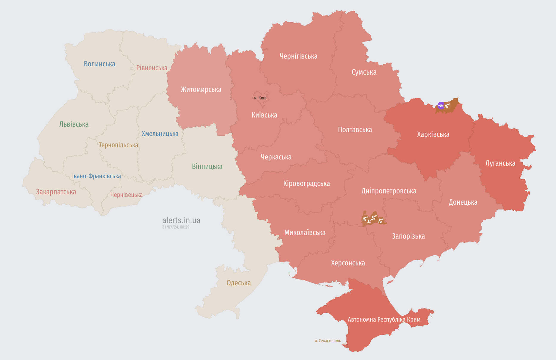 Україною шириться повітряна тривога: ворог запустив "Шахеди" одразу з двох напрямків
