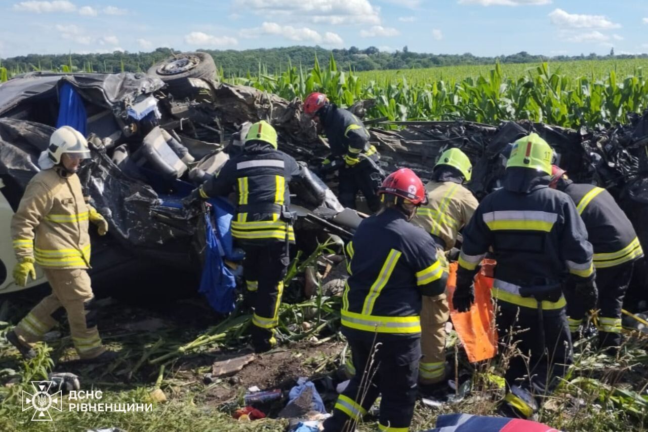 Смертельна аварія з маршруткою на Рівненщині: у Нацполіції назвали основні версії трагедії