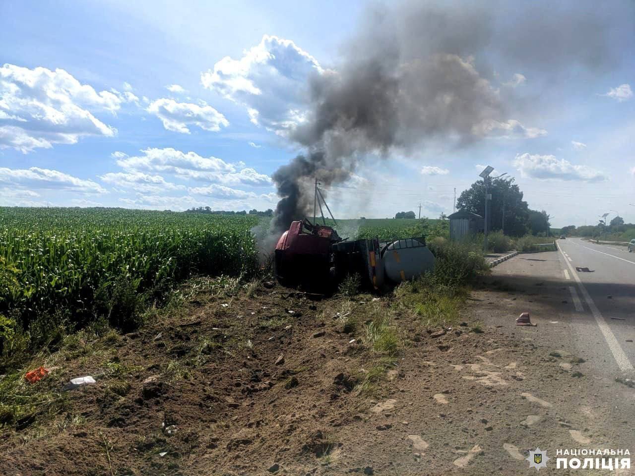 В Ривненской области автоцистерна столкнулась с микроавтобусом: погибли 14 человек, среди них ребенок. Фото