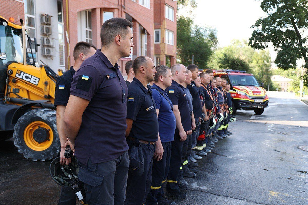 Загинули три особи: у Дніпрі більше тижня розбирали завали після удару РФ. Фото
