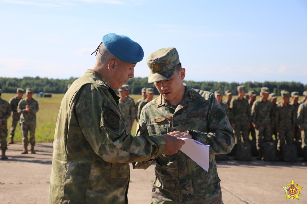 У Білорусь прибули китайські військові: що відбувається. Фото 