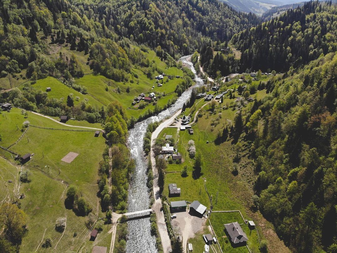 Кемпинги и глемпинги: где отдохнуть с комфортом