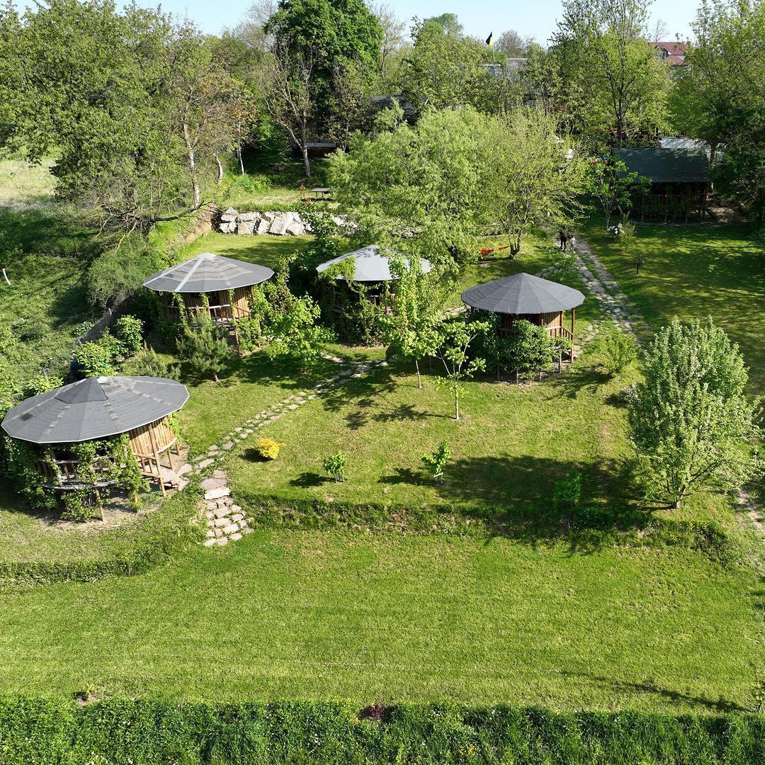 Кемпинги и глемпинги: где отдохнуть с комфортом