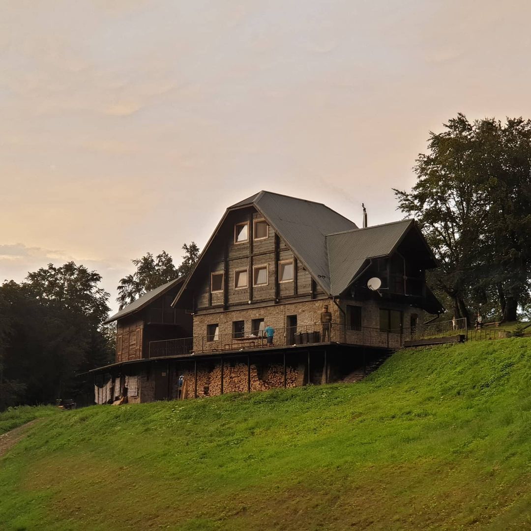 Кемпинги и глемпинги: где отдохнуть с комфортом