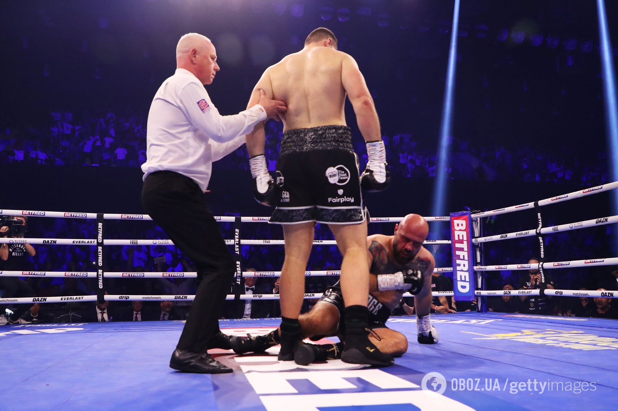 У Лондоні непереможний суперваговик виграв бій нокаутом за 30 секунд. Відео