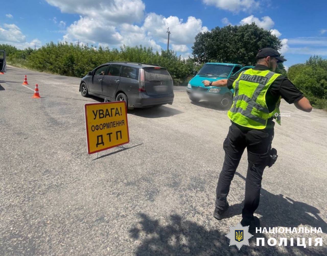 Стало погано за кермом: на Київщині легковик врізався в дерево, водій загинув. Подробиці і фото