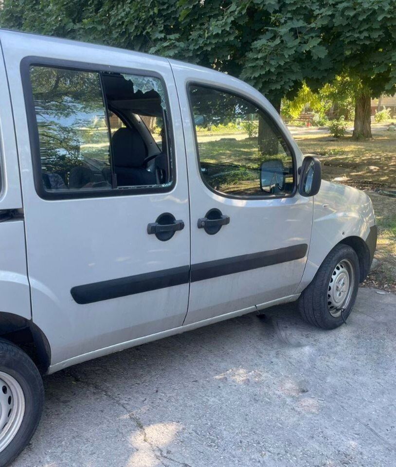 Автомобіль після російського удару