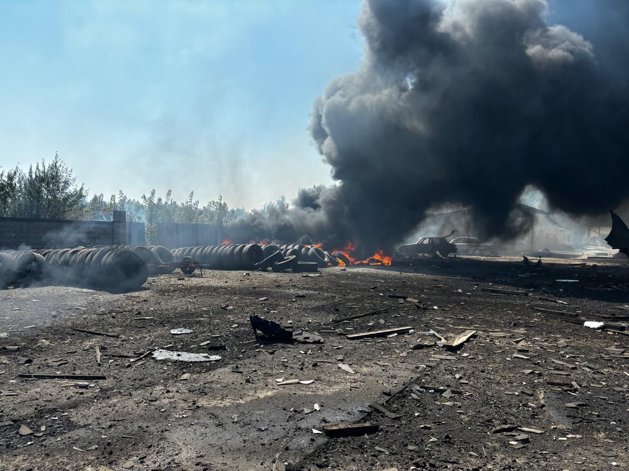 Окупанти вдарили по підприємству в Покровську на Донеччині: загинуло три людини. Фото