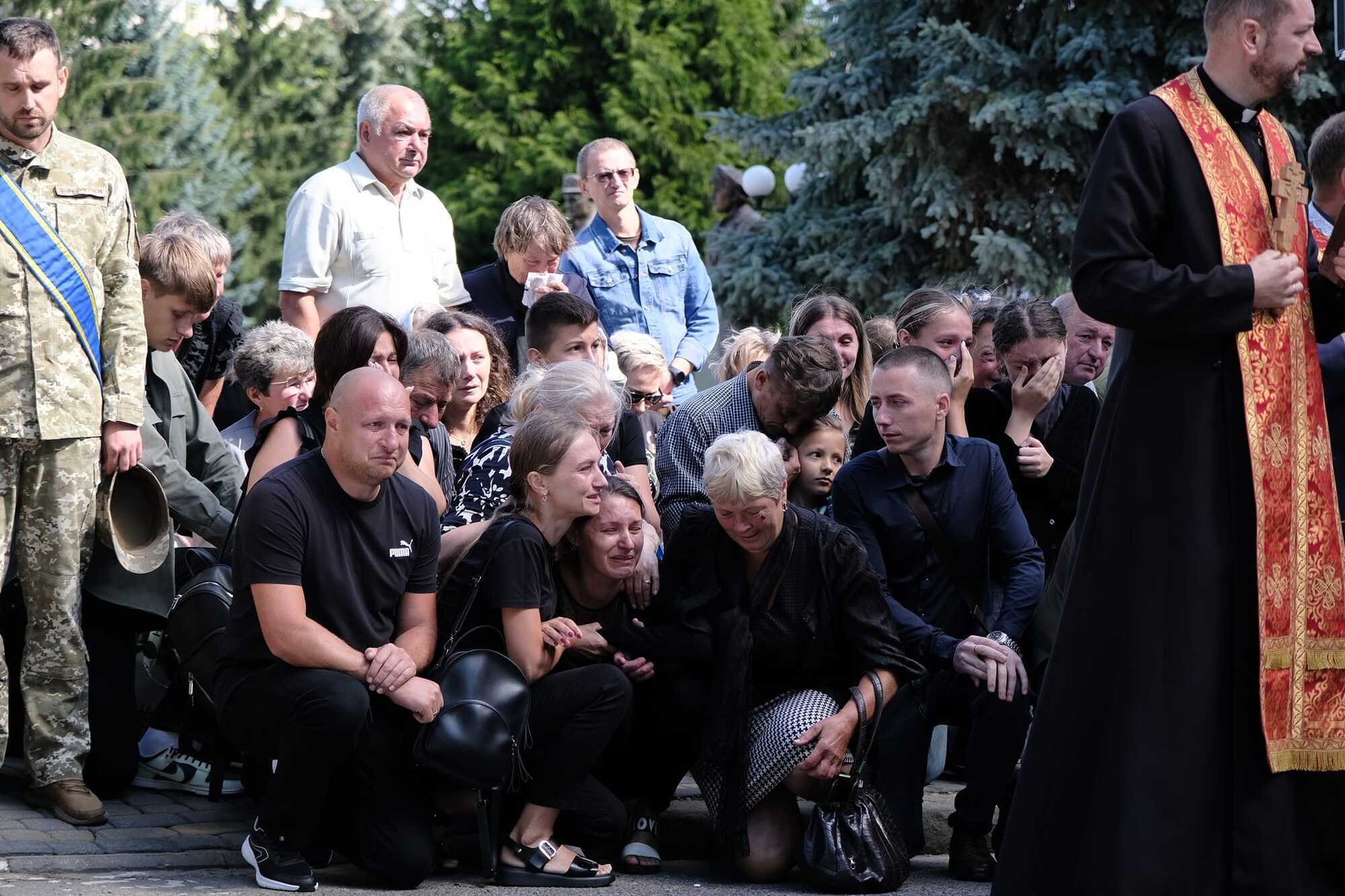 Мріяв стати пілотом: на Львівщині попрощалися з курсантом, який загинув під час навчань на літаку К-10 Swift. Фото
