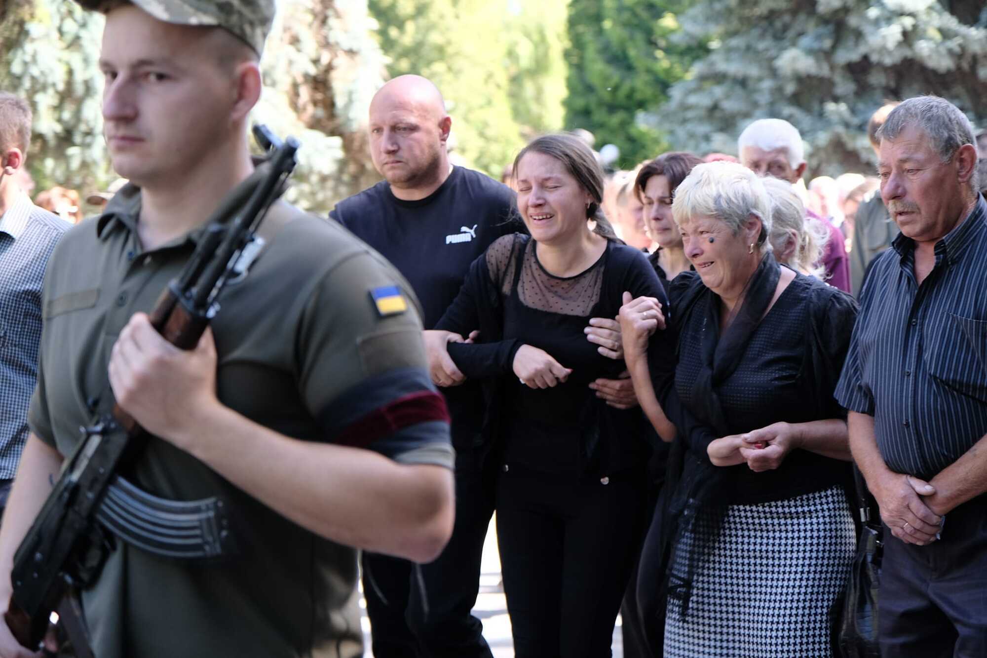 Мріяв стати пілотом: на Львівщині попрощалися з курсантом, який загинув під час навчань на літаку К-10 Swift. Фото
