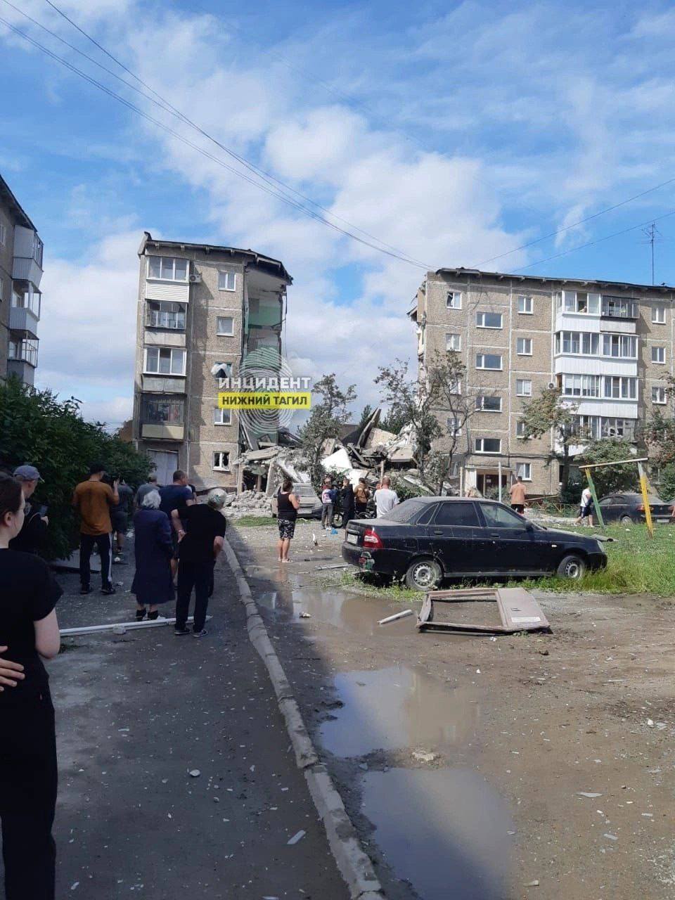 Наслідки як від ударів по Україні: у Нижньому Тагілі внаслідок вибуху газу обвалився під’їзд п’ятиповерхівки. Фото і відео