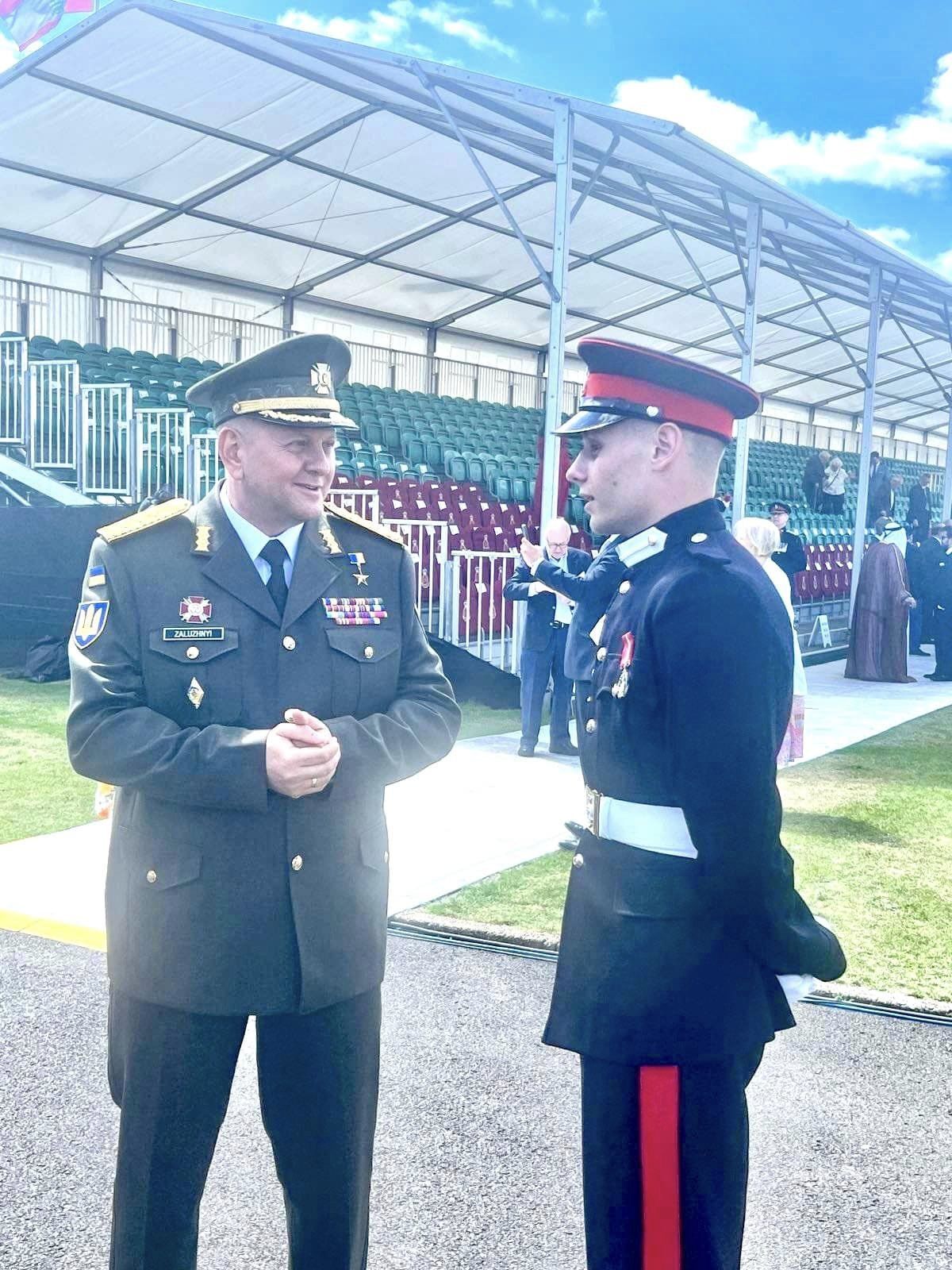 Залужный побывал на выпускном параде в Royal Military Academy Sandhurs: фото, видео