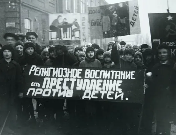 Історія циклічна: як в СРСР знищували церкву і чому згадали Бога в 1941 році