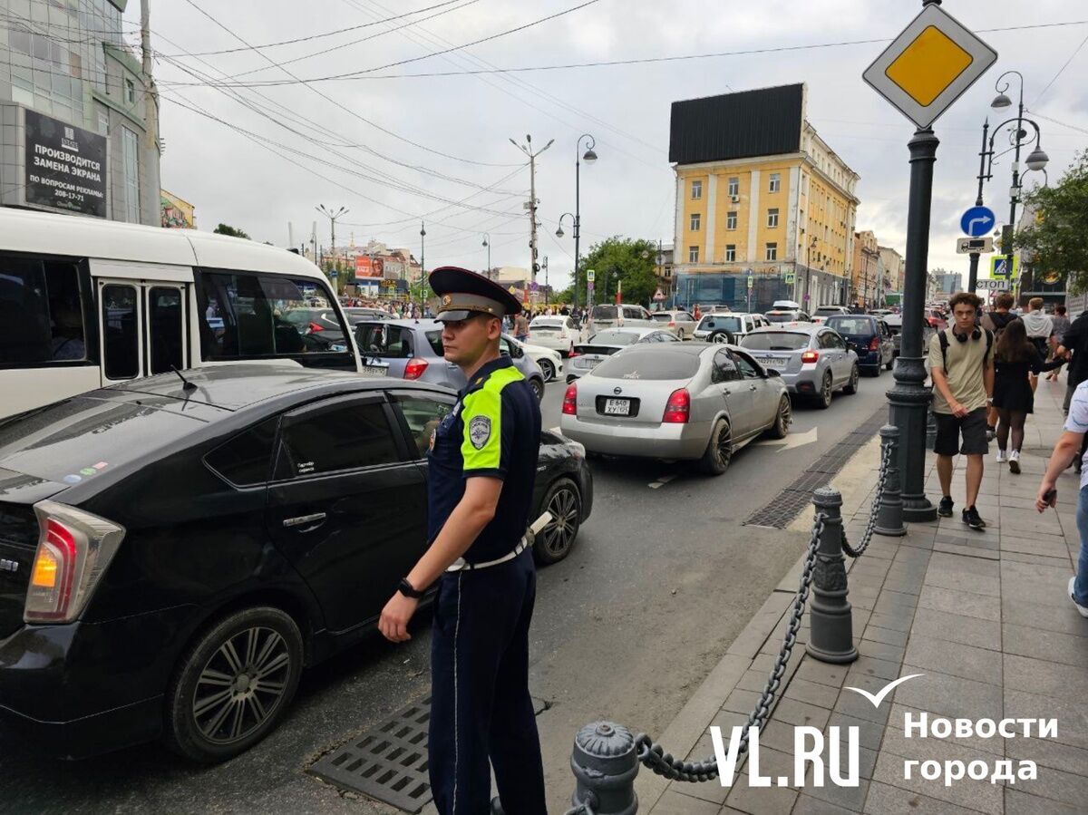 На дорогах Владивостока працювали регулювальники