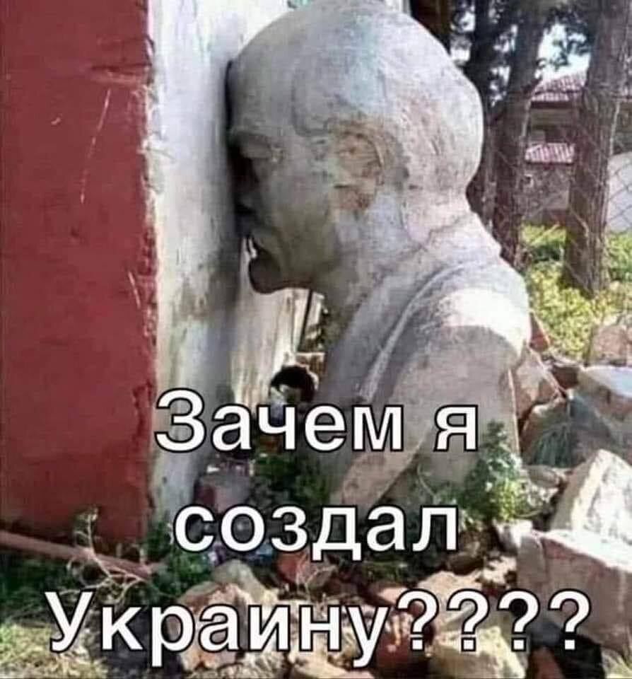 У місті Суджа на Курщині "впав" пам'ятник Леніну: мережа відреагувала мемами. Фото
