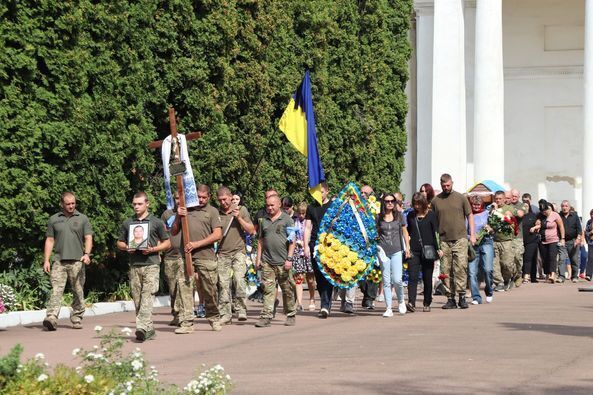 Загинули, захищаючи Україну: на Чернігівщині попрощалися з трьома військовими ЗСУ. Фото