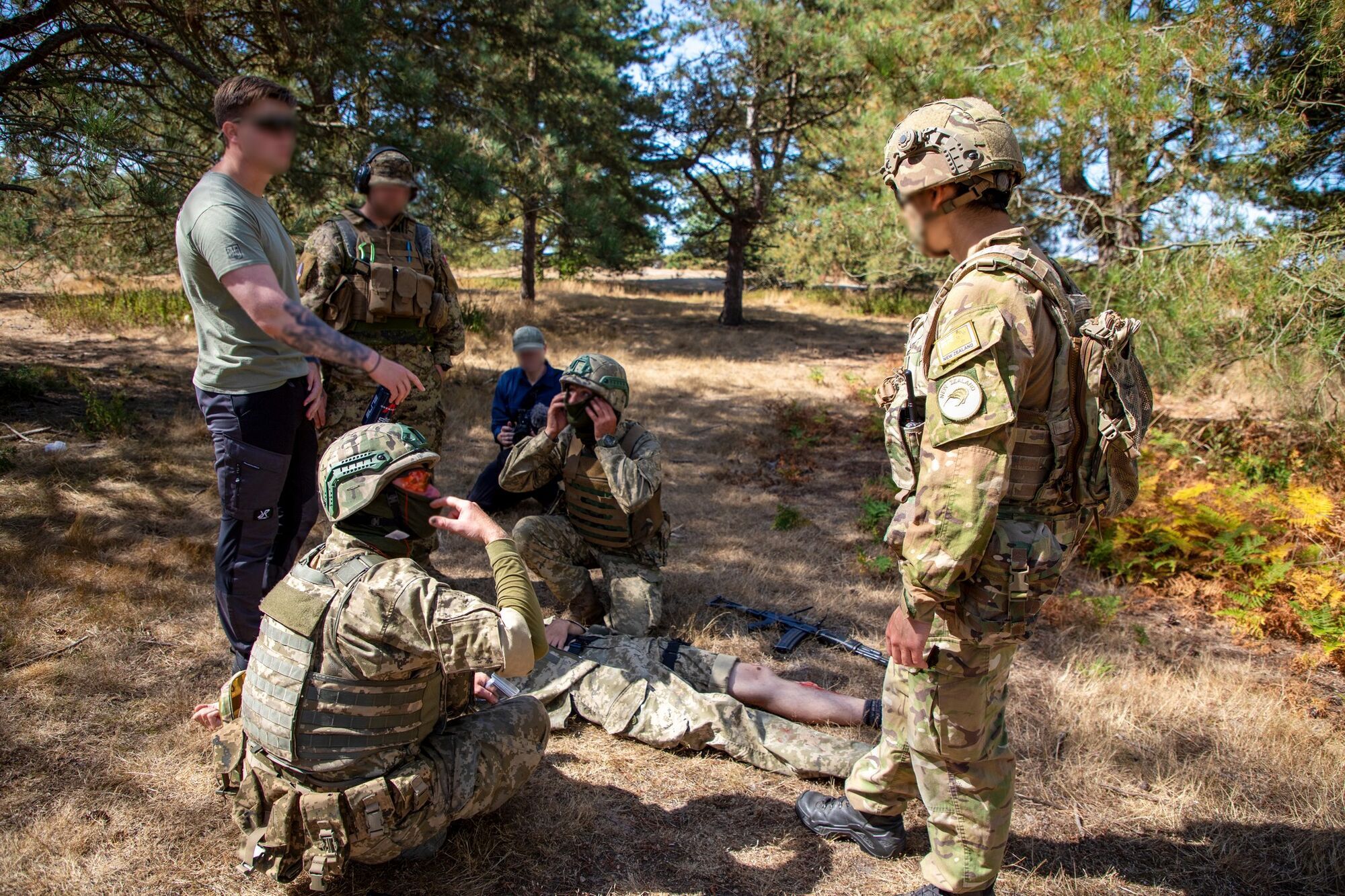 Канадские инструкторы по тактической медицине учат украинских военных спасать жизнь: фоторепортаж