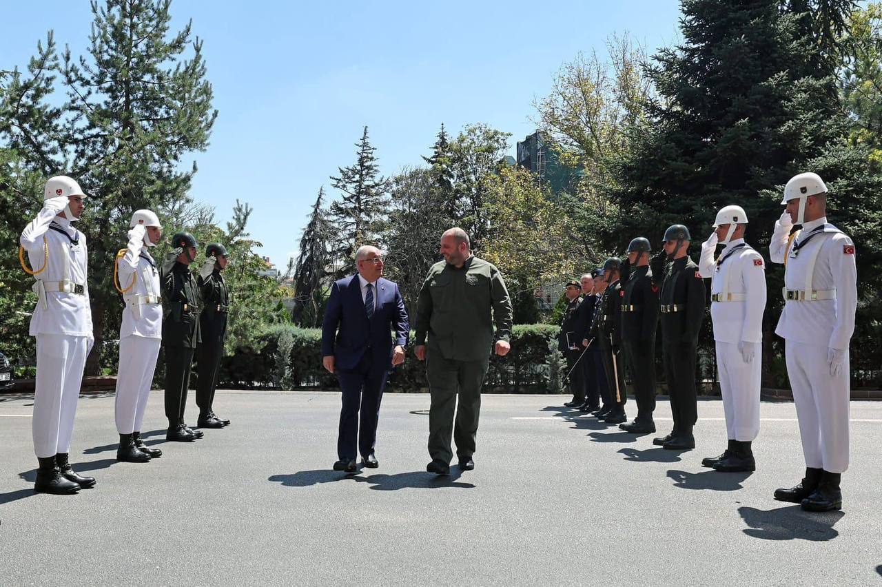 Розвиток ВМС і безпека у Чорному морі: Умєров провів переговори з міністром оборони Туреччини. Фото