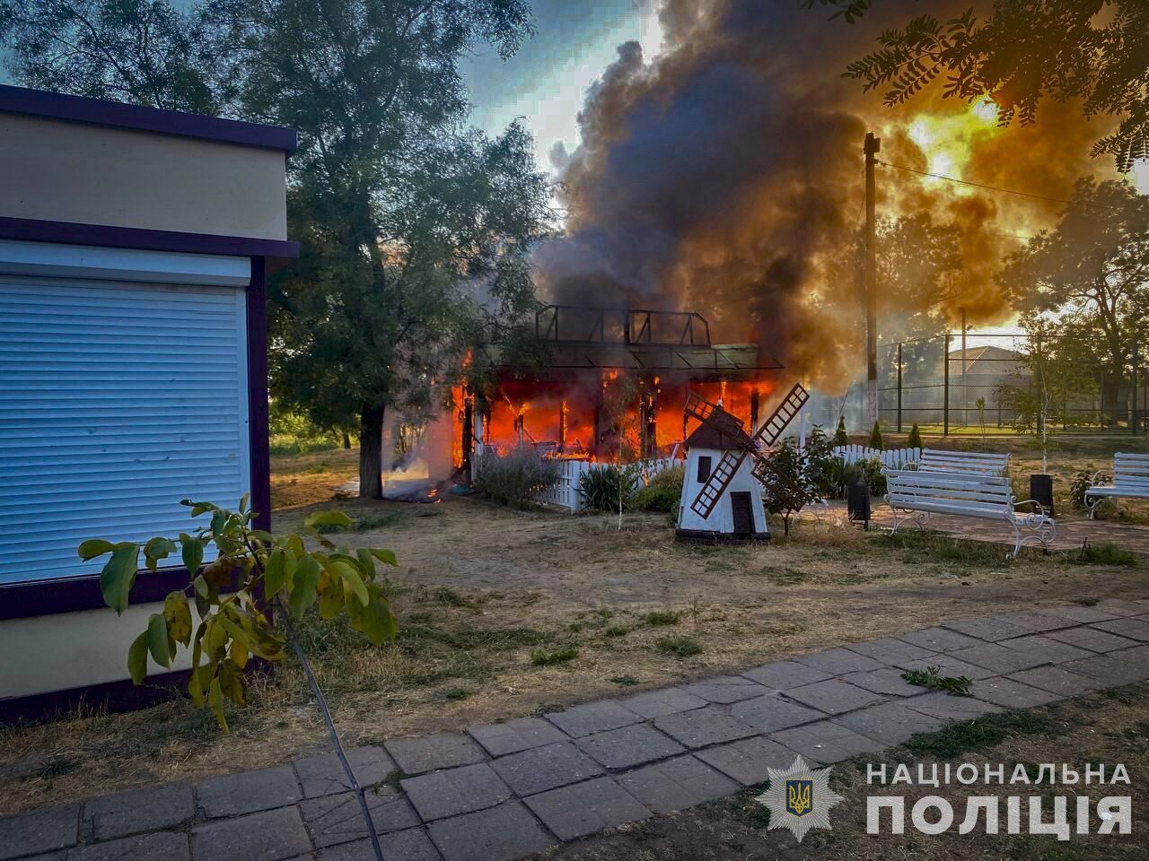 Росіяни вдарили ракетою по дитячому кафе на Запоріжжі: п'ятеро дітей отримали поранення, один хлопчик помер. Фото