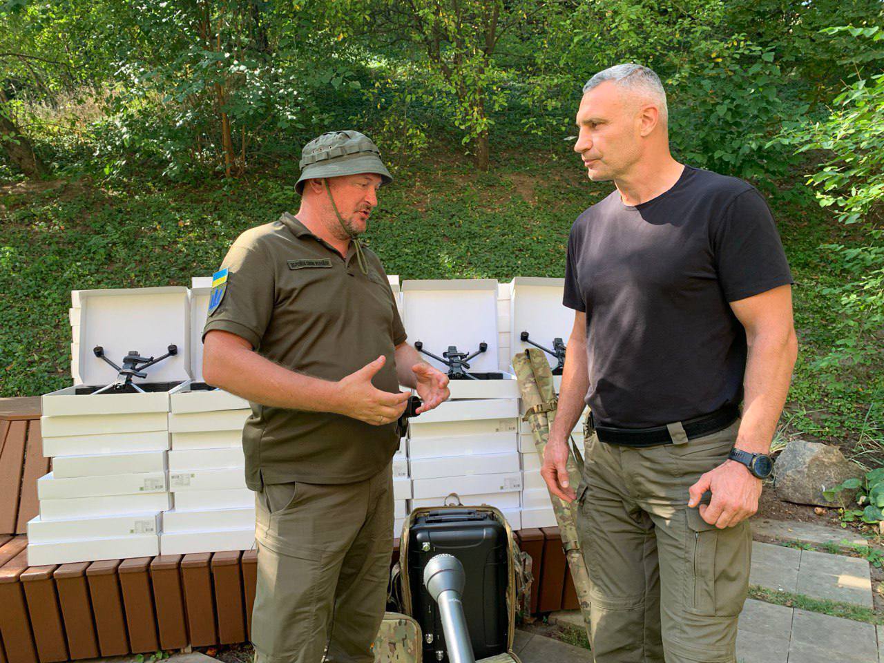 Виталий Кличко передал военным новую партию помощи.