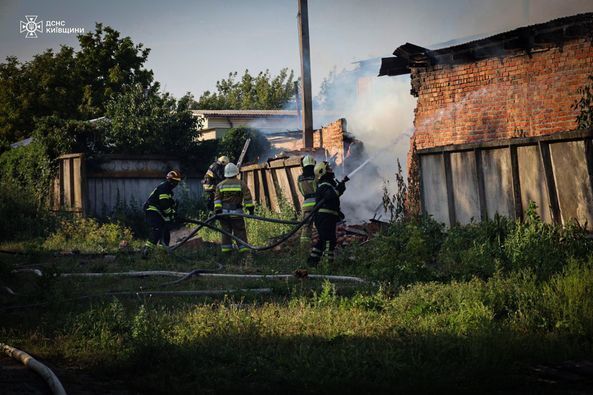 В Белой Церкви загорелись склады: раздавались взрывы. Фото и видео