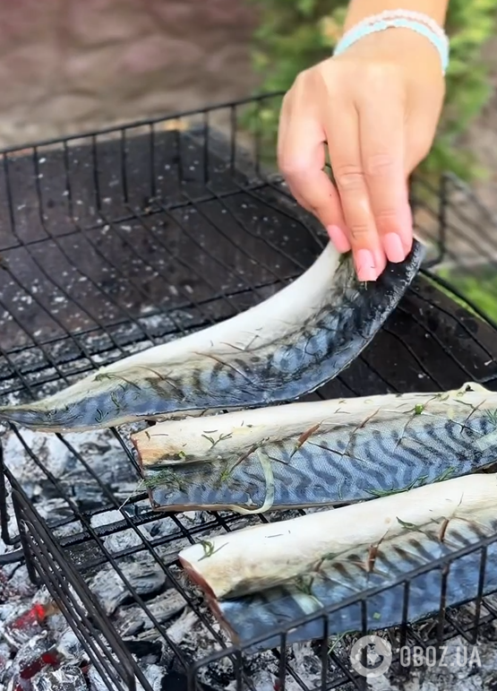 Как вкусно приготовить скумбрию на мангале: полезная альтернатива шашлыку