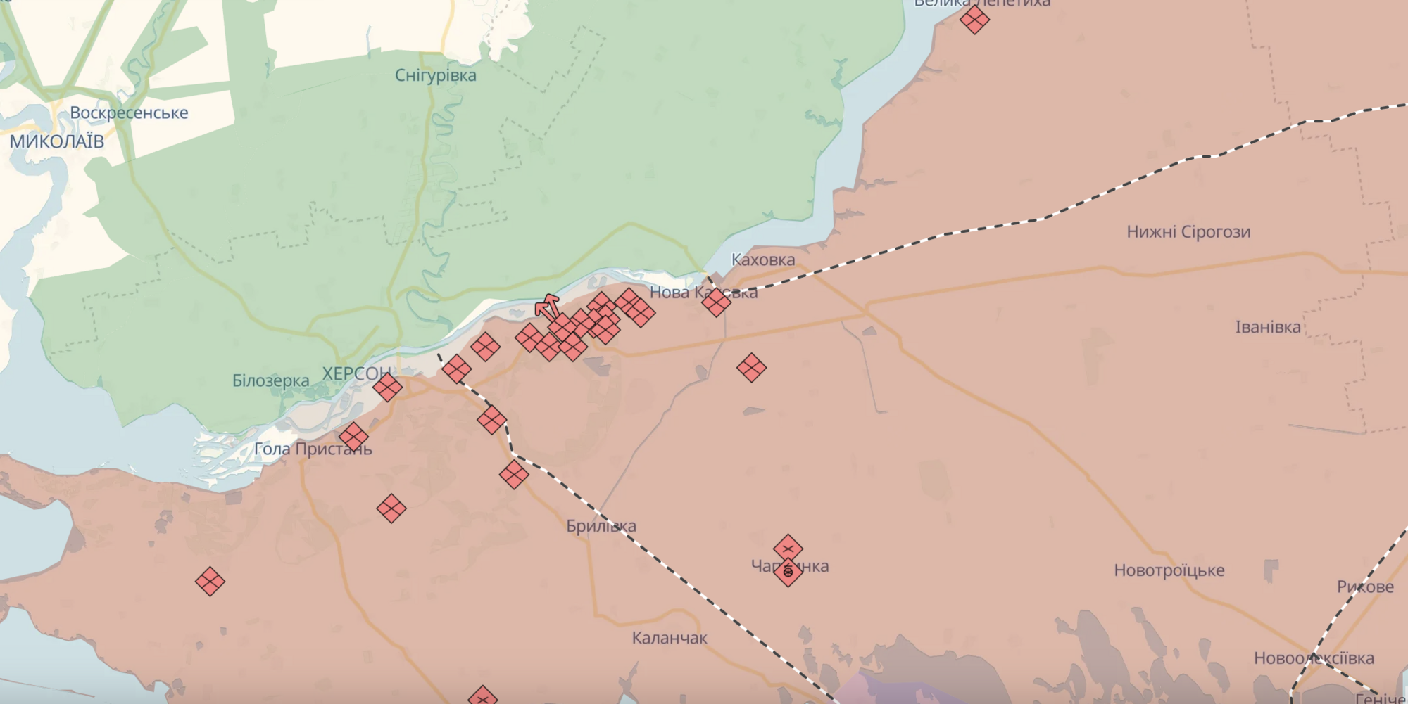 Оккупанты уничтожили жилой дом и попали в АЗС в Херсоне: есть погибшая и раненые. Фото