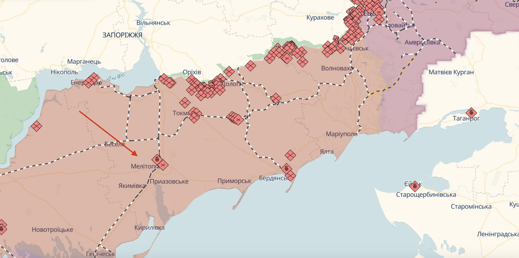 В окупованому Мелітополі зафіксували рух колон російської військової техніки у бік кордону. Відео
