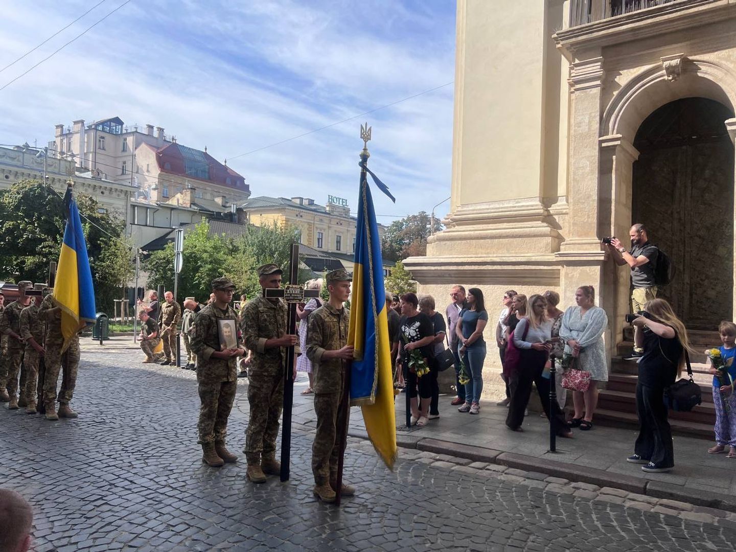 Після полону повернувся на фронт: у Львові попрощалися із оборонцем Маріуполя Ігорем Дубиком. Фото і відео