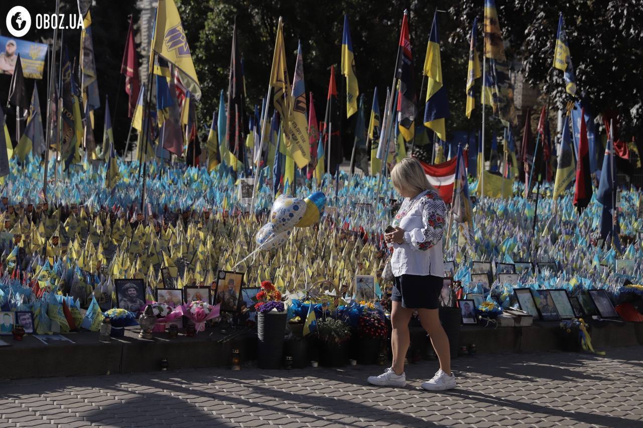 Cờ Ukraine, tranh thêu và tưởng niệm các Anh hùng: Kyiv kỷ niệm Ngày Độc lập của Ukraine như thế nào. Báo cáo ảnh