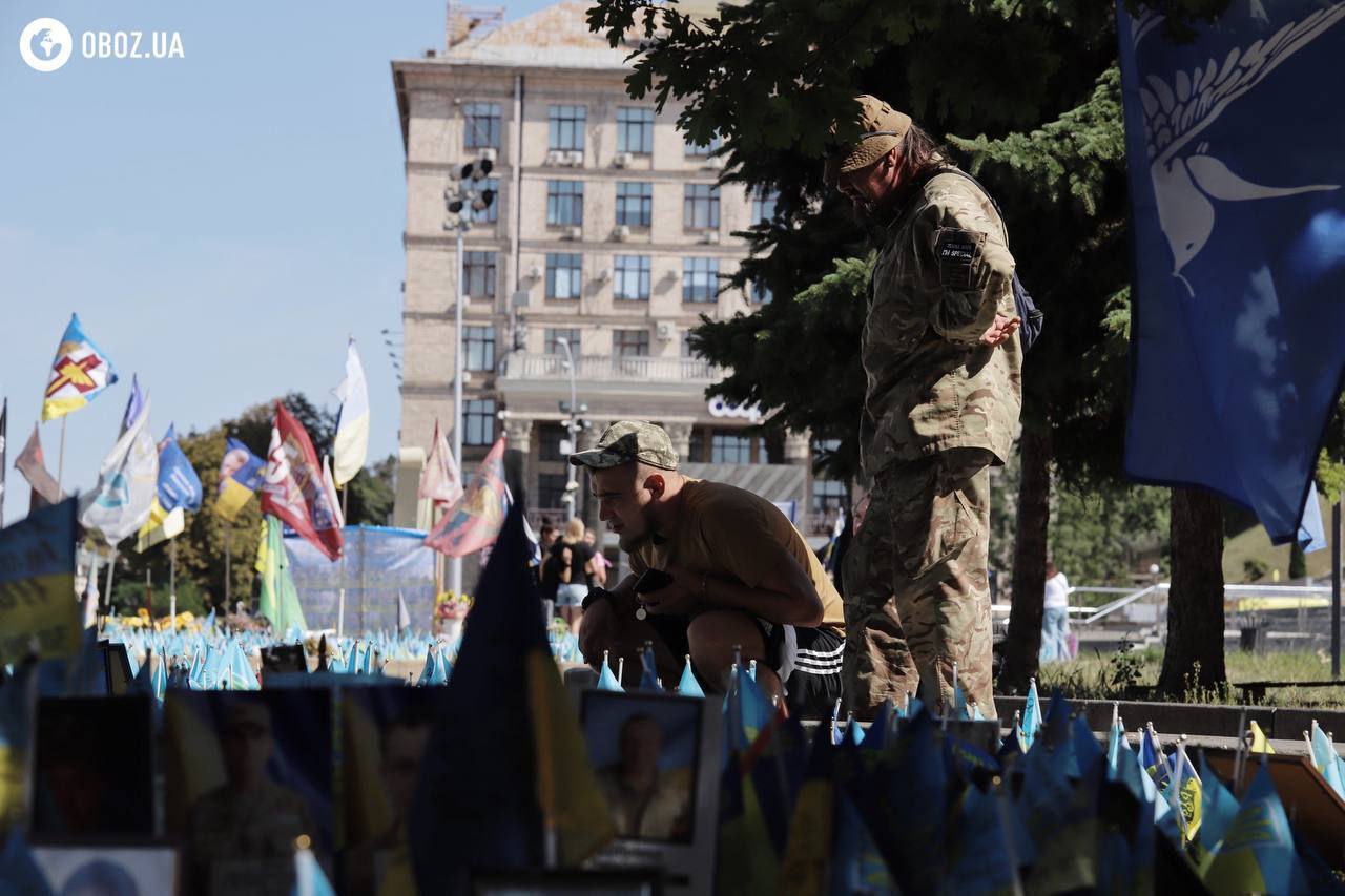 Cờ Ukraine, tranh thêu và tưởng niệm các Anh hùng: Kyiv kỷ niệm Ngày Độc lập của Ukraine như thế nào. Báo cáo ảnh