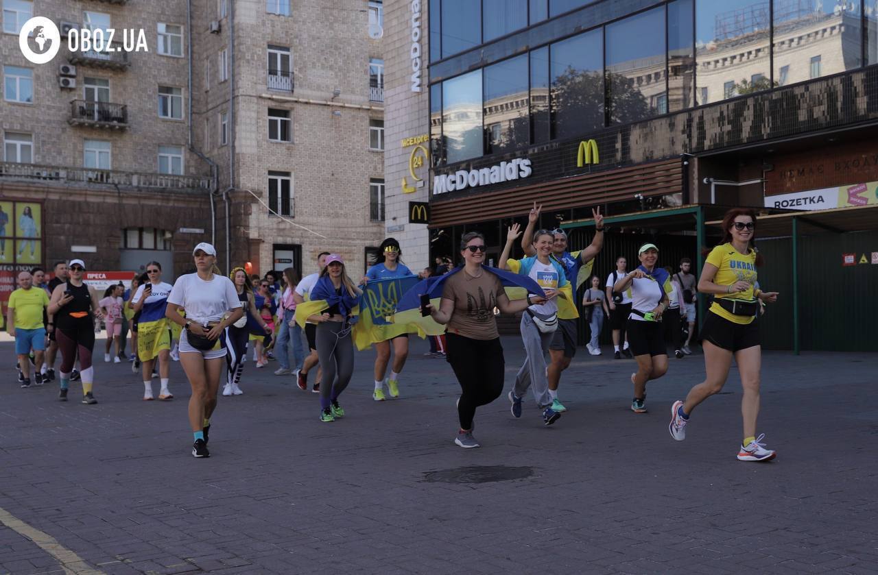 Українські стяги, вишиванки і вшанування Героїв: як Київ відсвяткував День Незалежності України. Фоторепортаж