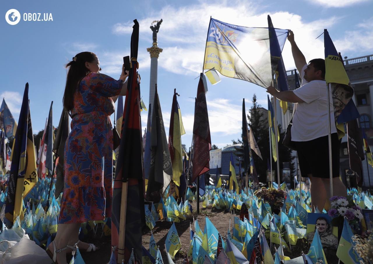 Українські стяги, вишиванки і вшанування Героїв: як Київ відсвяткував День Незалежності України. Фоторепортаж