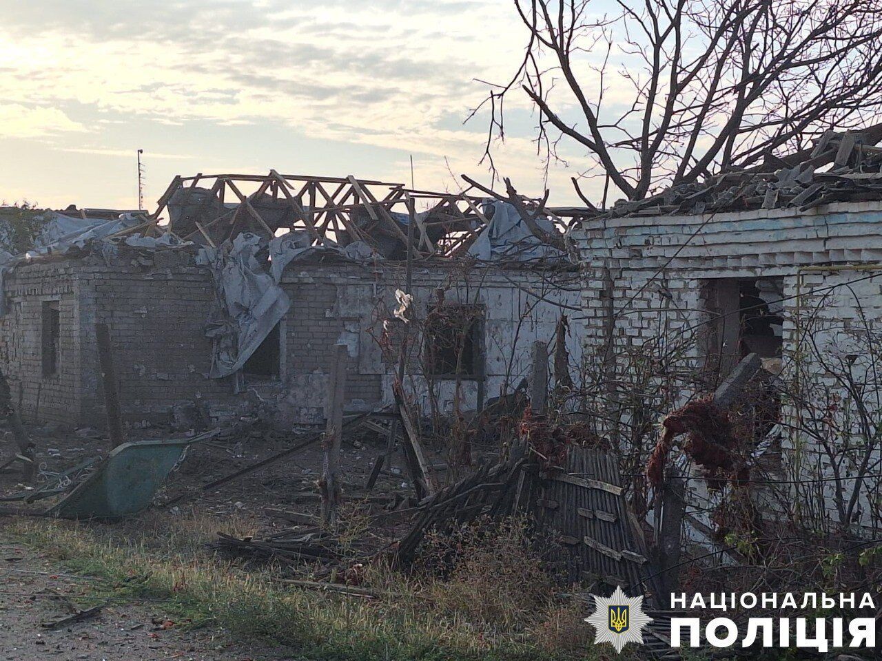 На Херсонщині окупанти атакували з дрона службовий автомобіль поліції: є загиблий