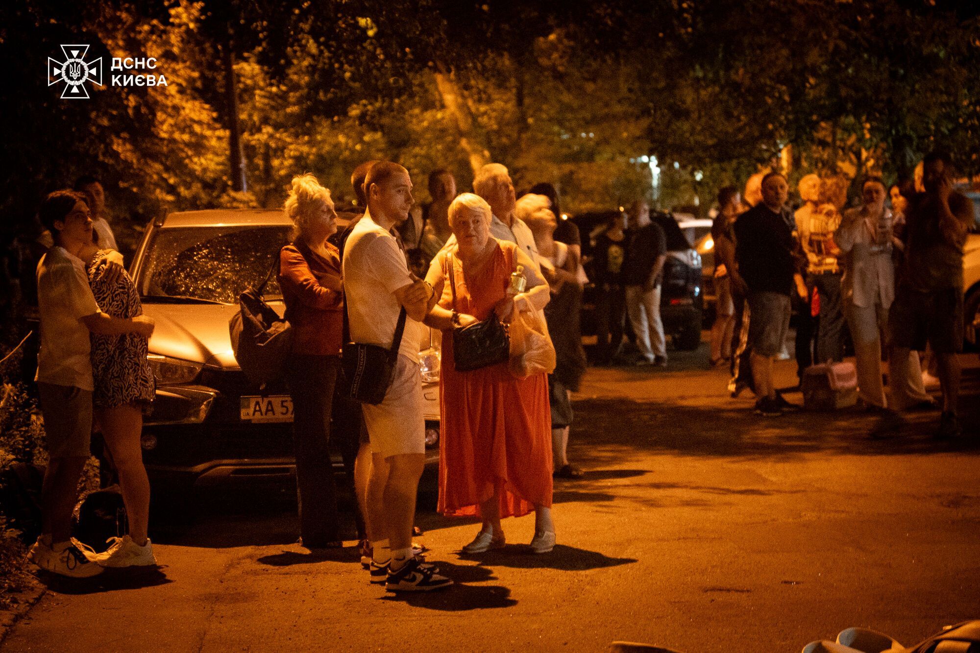 В Киеве на Печерске произошел пожар в доме: спасатели эвакуировали 20 человек. Подробности и фото