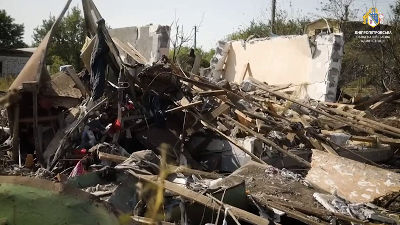 "Дім вибуховою хвилею знесло": мешканці Дніпропетровщини показали наслідки ворожого удару. Відео