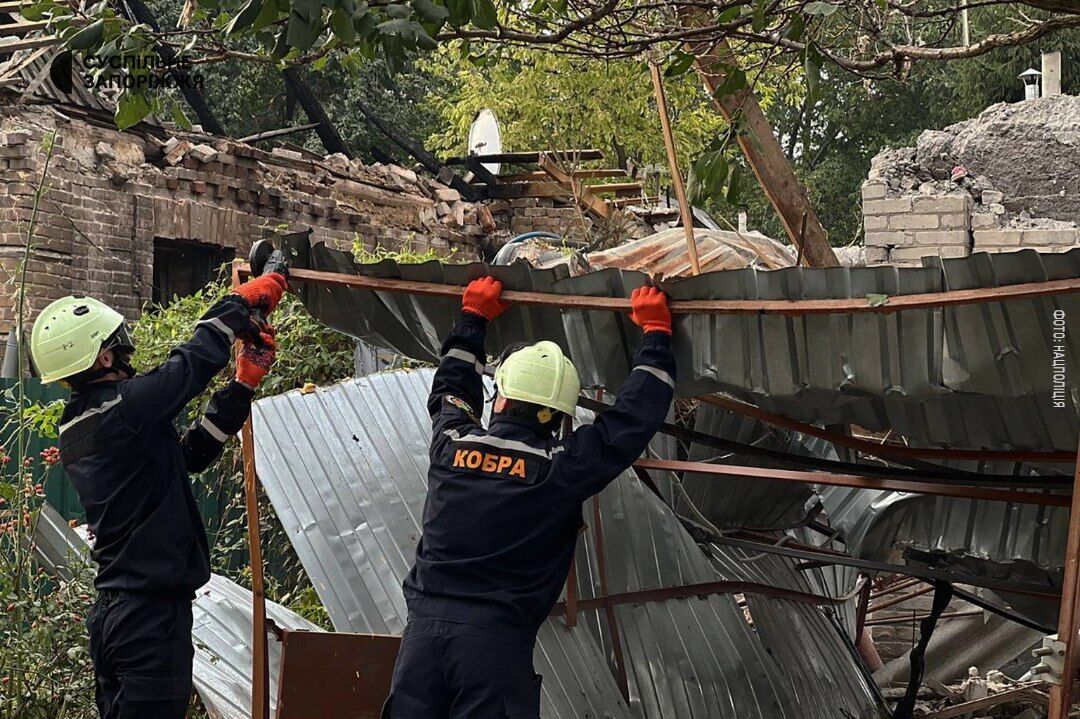 Оккупанты ночью ударили по Запорожью и области дронами: есть погибшие и раненые. Фото и видео