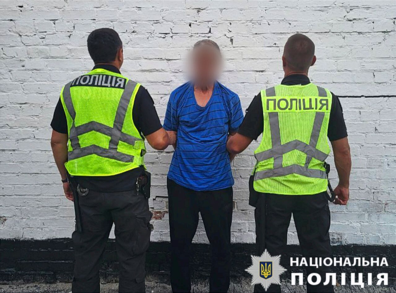 Через ревнощі руками побив до смерті кохану: поліцейські затримали мешканця Київщини. Фото