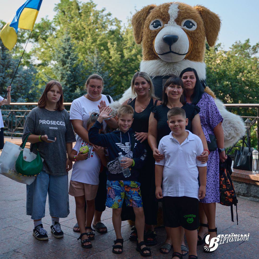 "Українські вертольоти" допомогли одній тисячі дітей загиблих Героїв підготуватися до школи