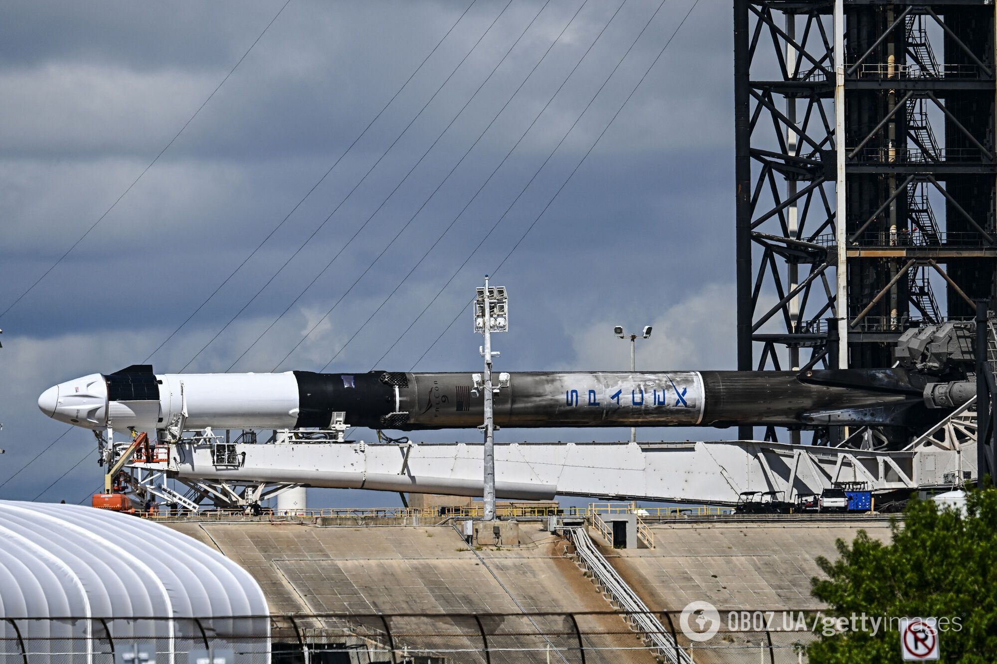 В SpaceX произошла первая за три года авария: ускоритель Falcon 9 взорвался во время посадки. Видео