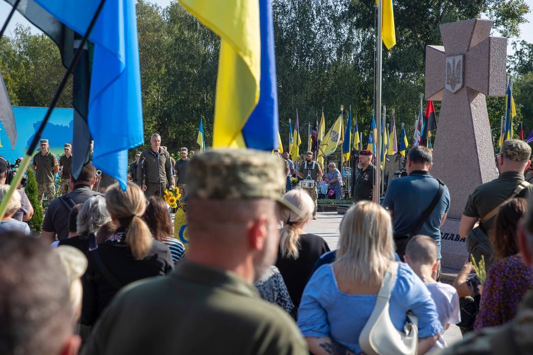 Символизируют стойкость и несокрушимость: на Лесном и Берковецком кладбищах открыли Мемориальные монументы павшим киевлянам-воинам. Фото