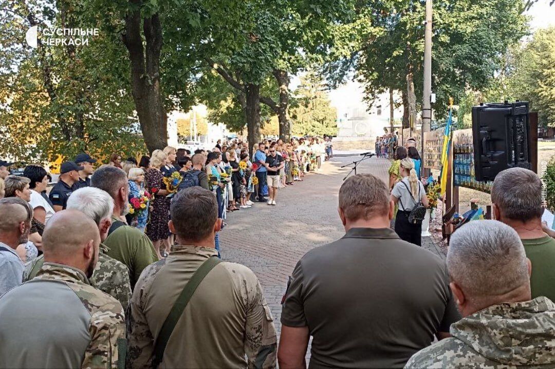 В Украине почтили память память защитников, погибших в боях с российскими оккупантами. Фото и видео акций в разных городах